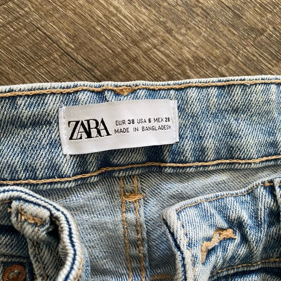 Zara light wash jeans - Picture 3 of 3